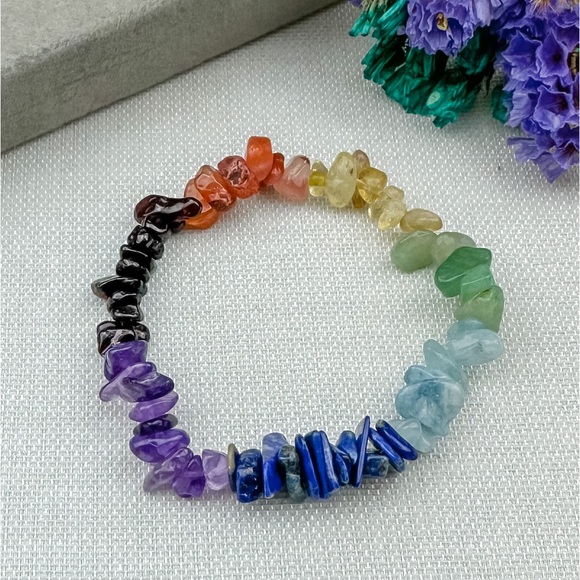 Chakra Crystal chip bracelet - Picture 3 of 10